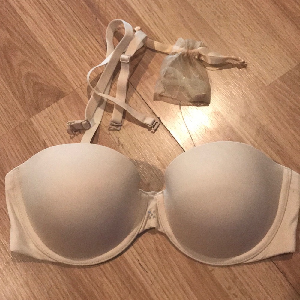 Nude strapless bra with straps